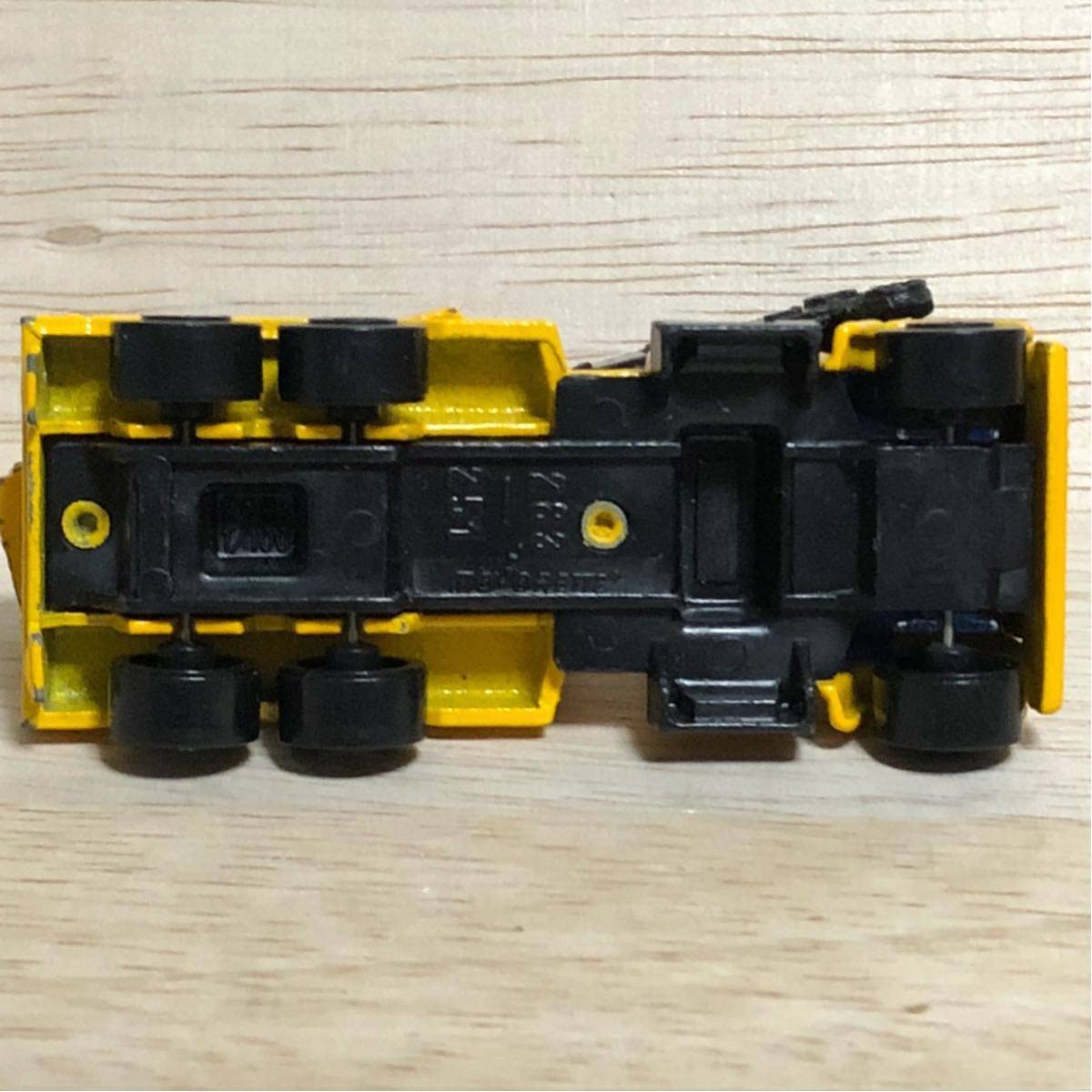 m&m's トラック型ミニカー レッドとイエロー m&m's トラック型ミニカー レッドとイエロー