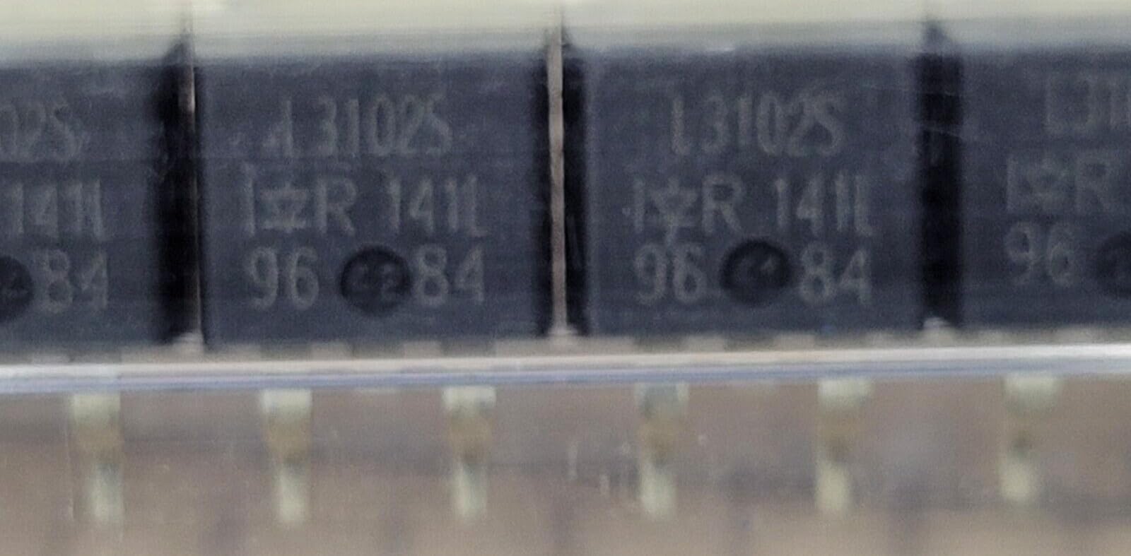 (1 PC) IRL3102S IR MOSFET N-CH 20V 61A D2PAK