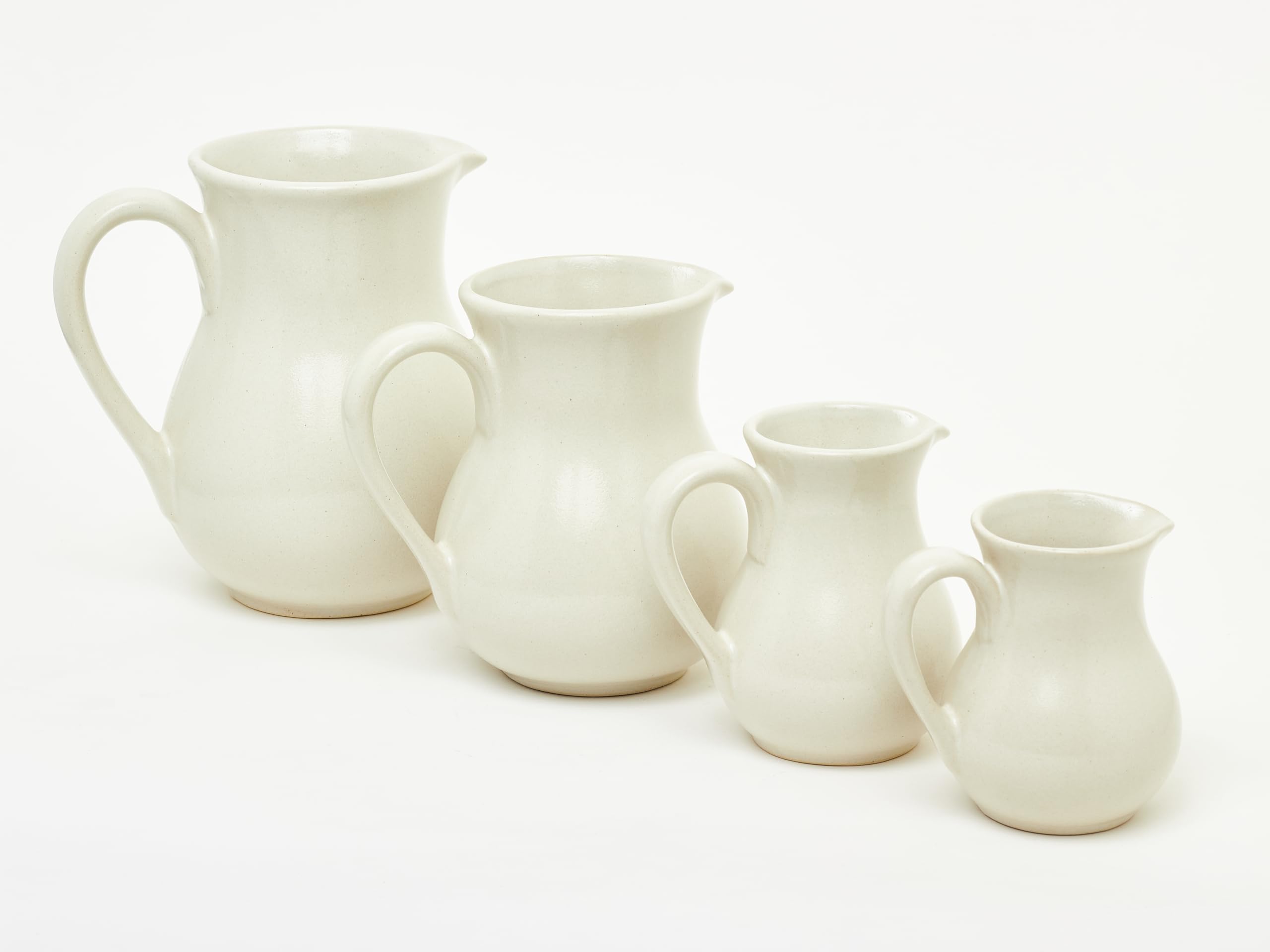 Pichet Classique en Grès de Fabrication Artisanale avec Poignée en Demi-Cœur, Plusieurs Tailles (1,5 L)