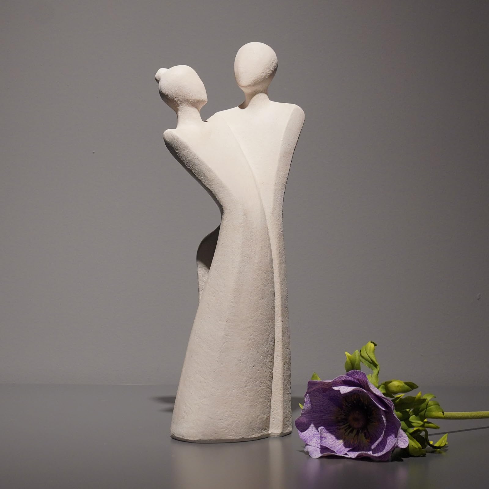 Cynkeyee Couple Statue Valentines Decor - Valentine's Day Decor Women Coffee Tabletop Bookshelf Abstract Lover Statue for Shelf Decor Mantle Sculptures for Mom 4 * 2.5 * 12 Inch