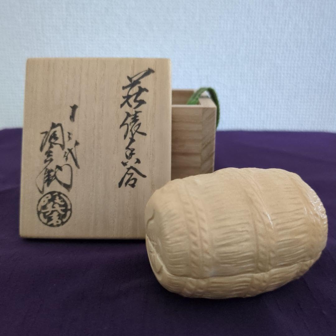 茶道具　香合　萩焼深川本窯　十二代田原陶兵衛 Amazon.co.jp: 茶道具 萩焼深川窯 十二代田原陶兵衛 香合 俵 : おもちゃ
