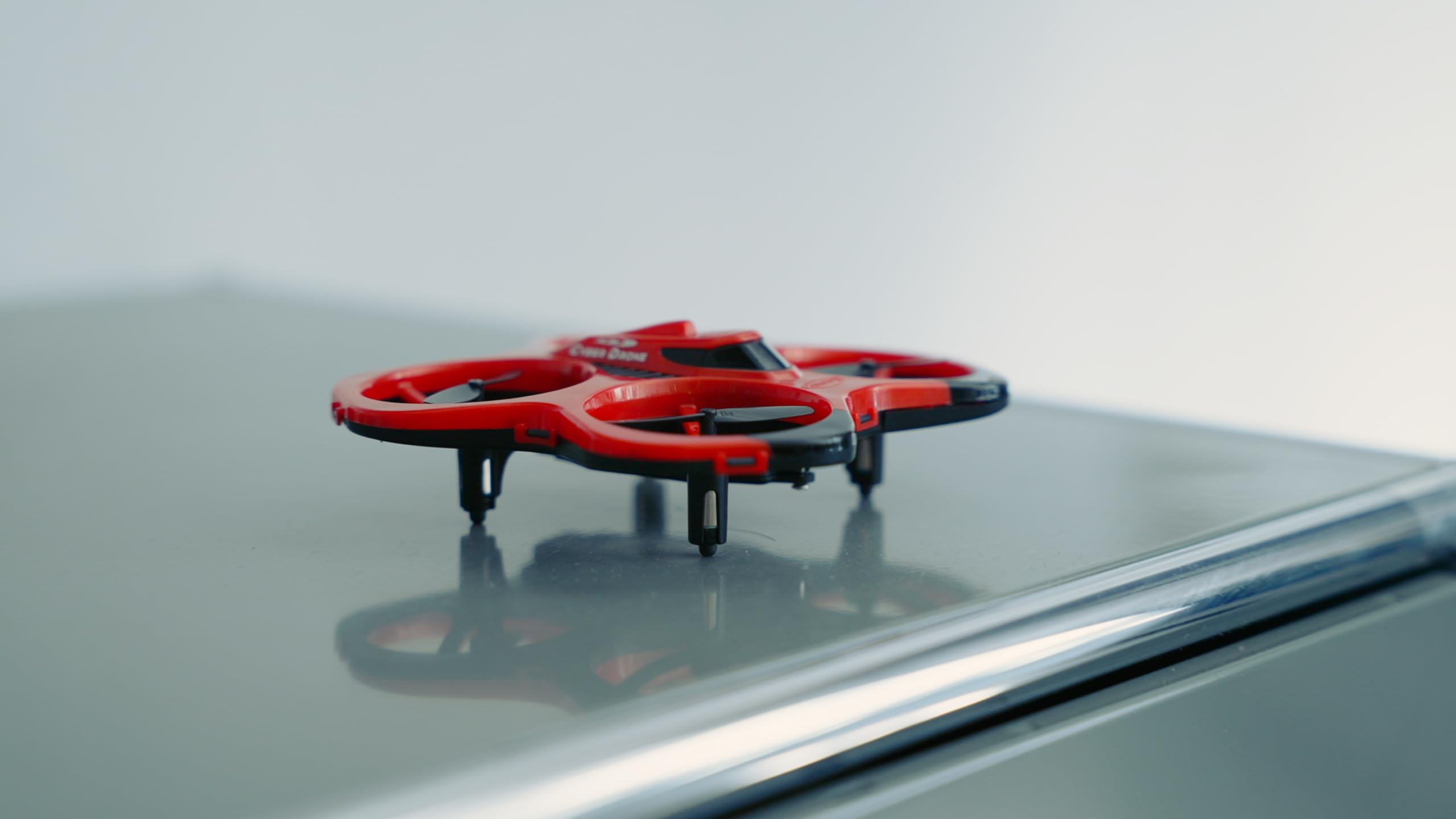 Carson Cyber Drone IR RTF – Quadcoptère RC avec Flip 360°, Mode Headless, stabilisation gyroscopique, éclairage LED, Drone télécommandé, Rouge