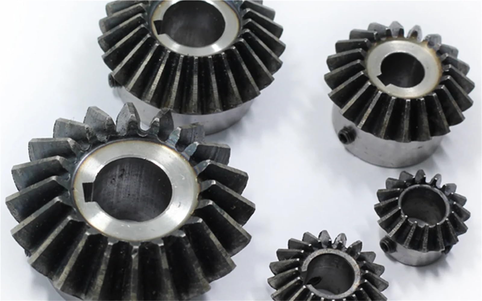 Geradkegelrad aus Stahl, Kegelrad 1,5 Modul 20 Zähne 8–16 mm Bohrung 90 Grad Stahlschraube M5 2 Stück(14mm)