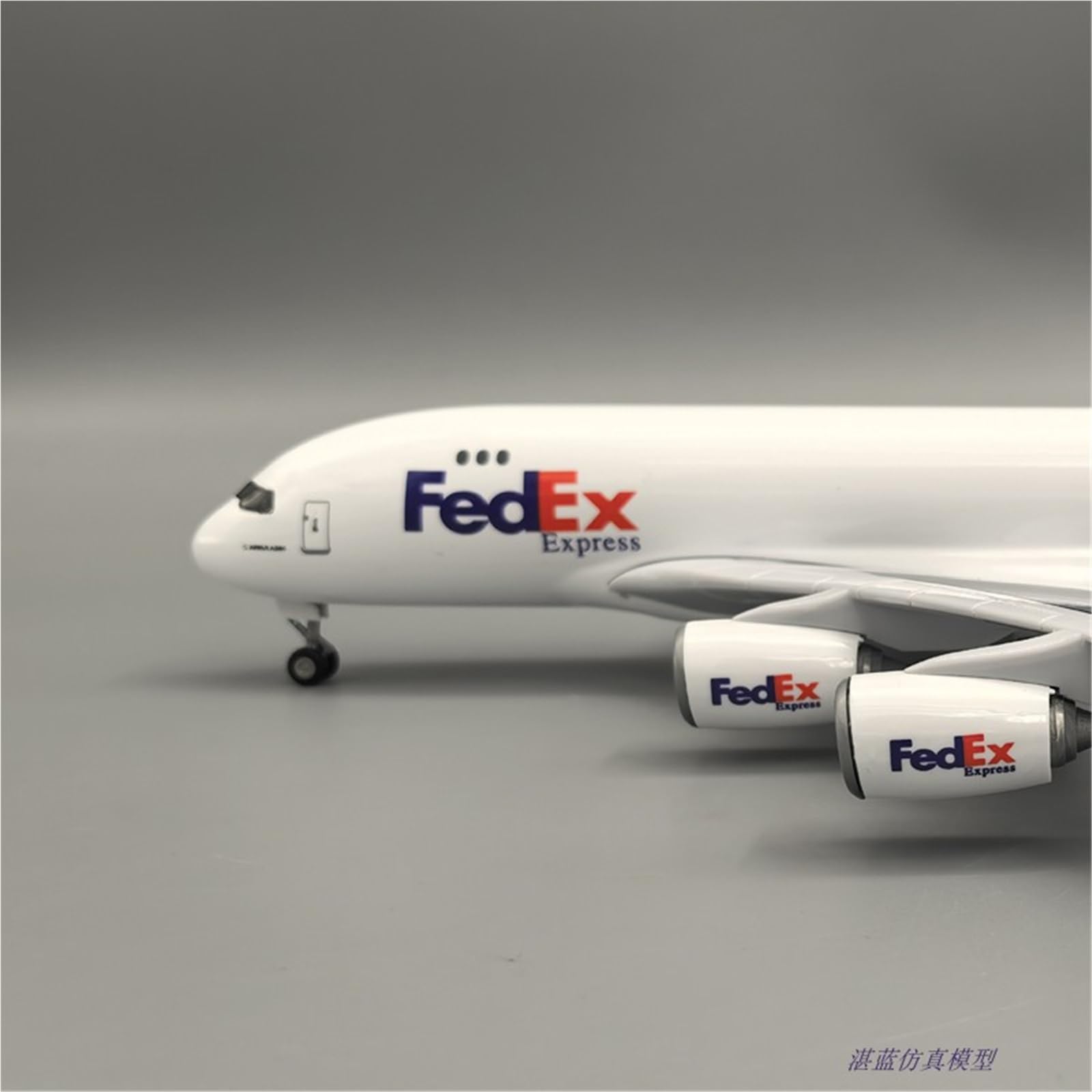 Modello Ridotto Aereo Aereo in Metallo Pressofuso da 36 Cm, Scala 1:200, Modello di Aereo Passeggeri Cargo for FedEx A380 con Ruote Aerei Modellini in Scala(with Light)