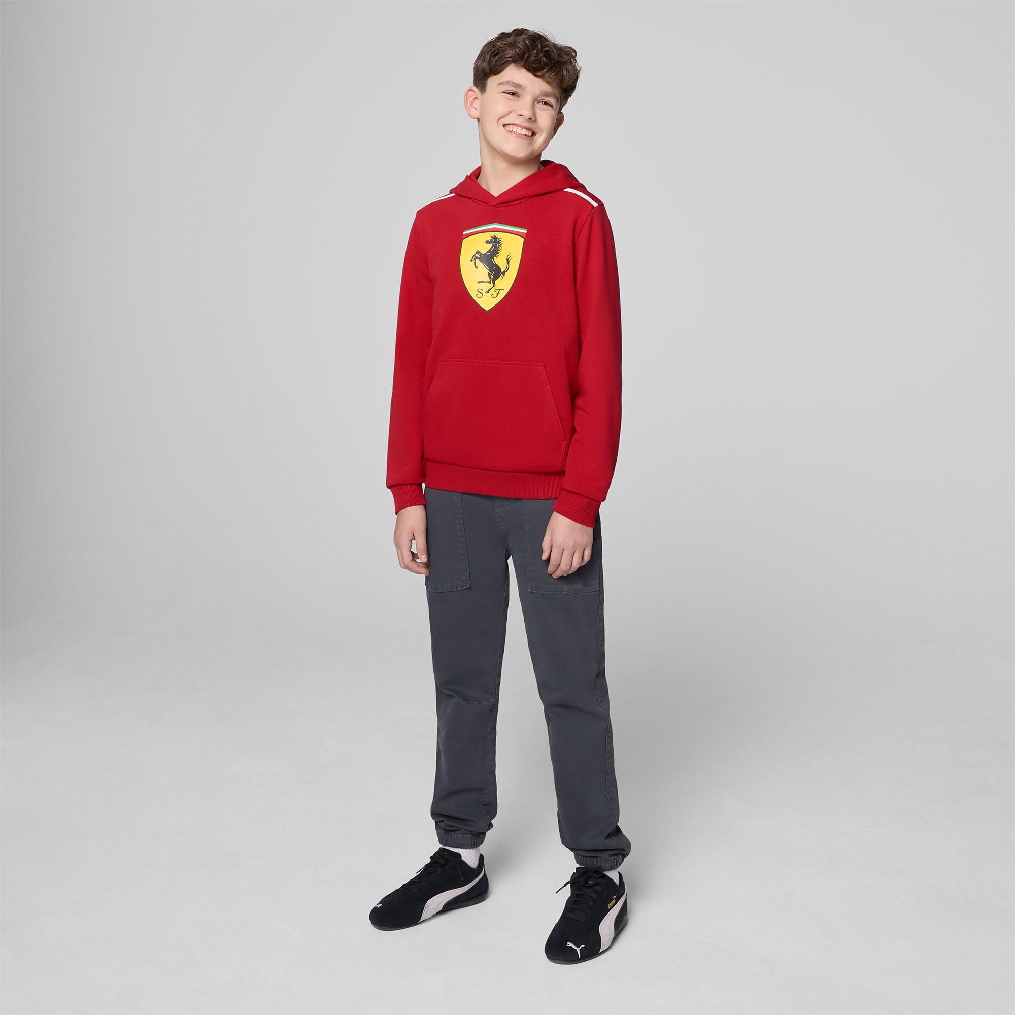 PUMA Scuderia Ferrari F1 Kinder Hoodie | Kinder Kapuzenpulli mit Logo und Kordelzug, Großem Scudetto-Schilddruck auf der Brust