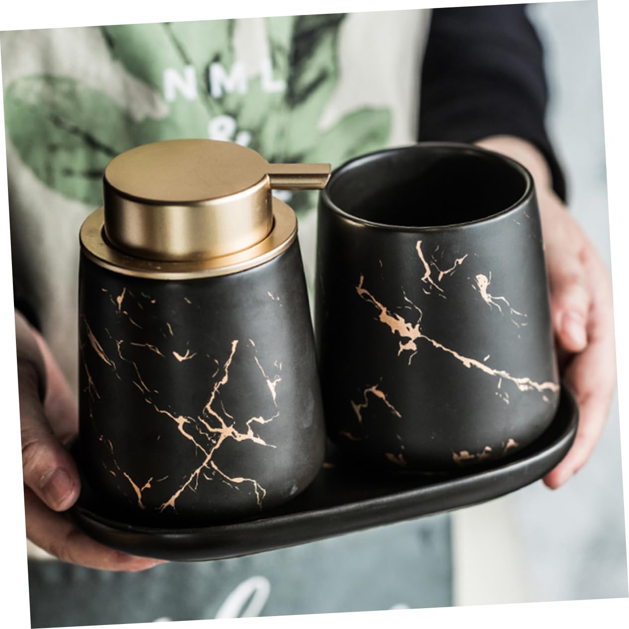 Juego de Accesorios de Baño de Cerámica Negro, 1 Set Dos Vasos | Portacepillos y Jabonera Incluidos, Botella para Loción, Acabado Liso y Portátil, Estilo Clásico Elegante