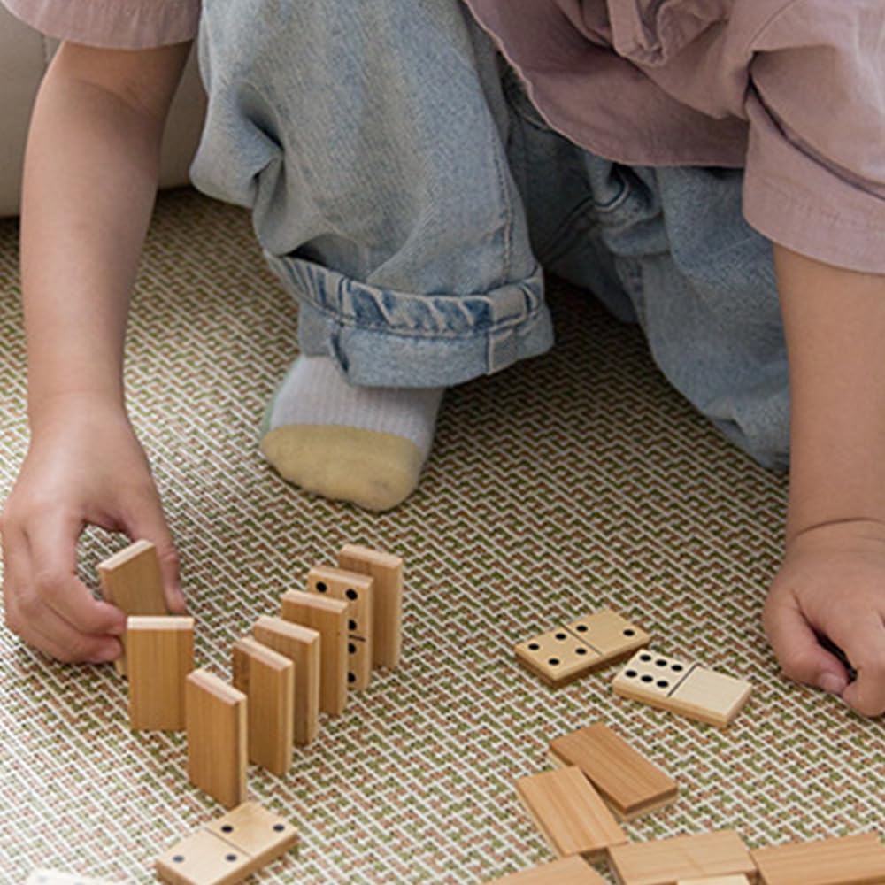 Kompletny zestaw gier domino D6 z drewnianą obudową - 28-częściowy zestaw podwójnych sześciu domino premium - Biało-czarne domino w rozmiarze podróżnym do klasycznych gier edukacyjnych