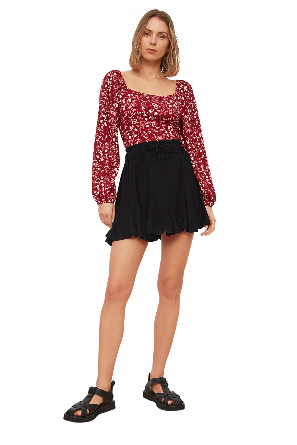 Trendyol FeMan Mini Skater Regular fit Woven Skirt Schwarz