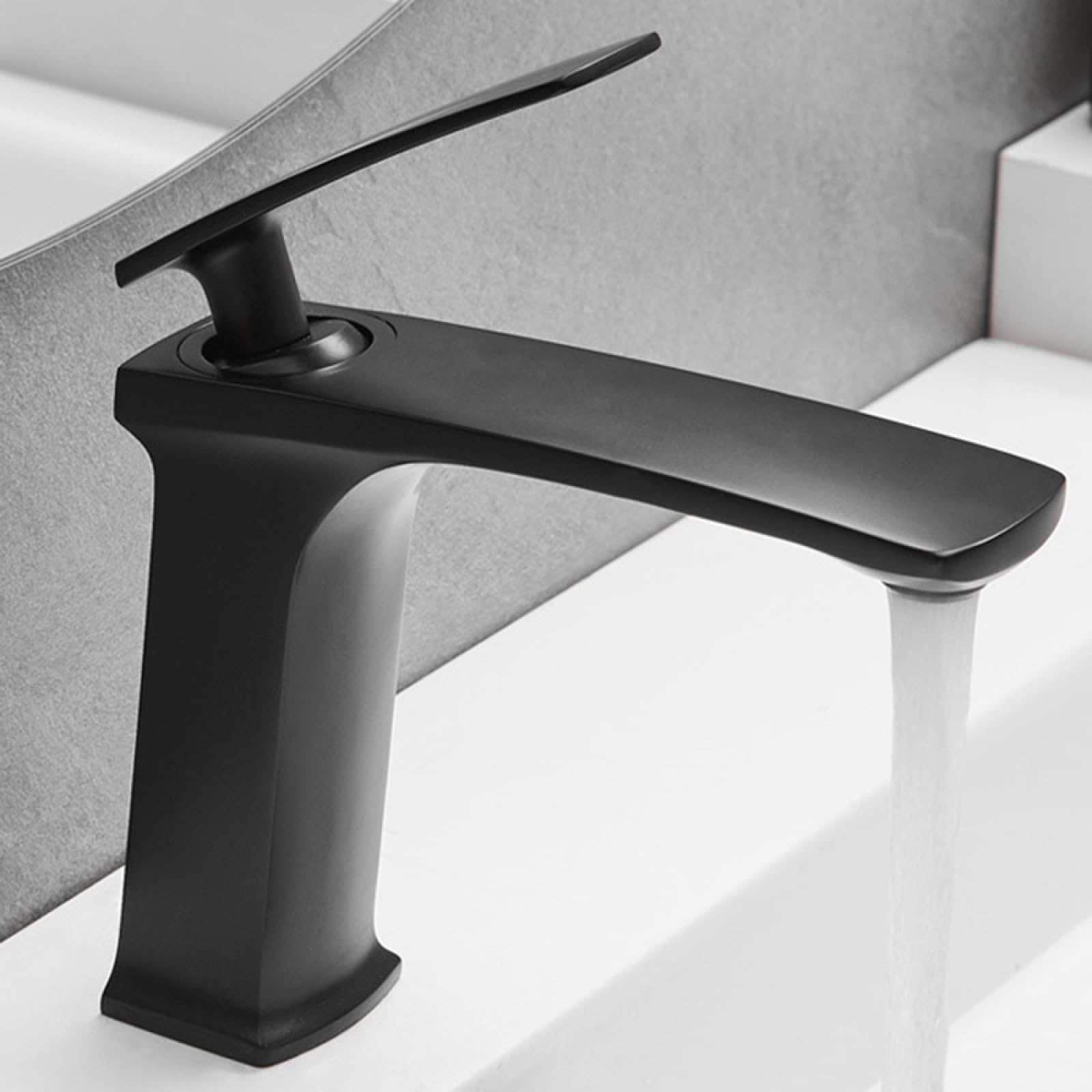 Mitigeur de salle de bain noir pour moderniser votre meuble vasque 1 trou