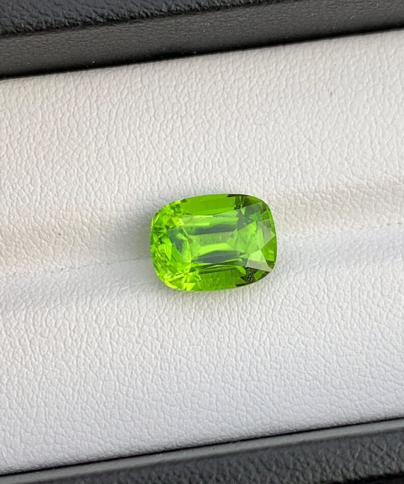 Péridot naturel d'exception, le cadeau idéal de 7.25 carats