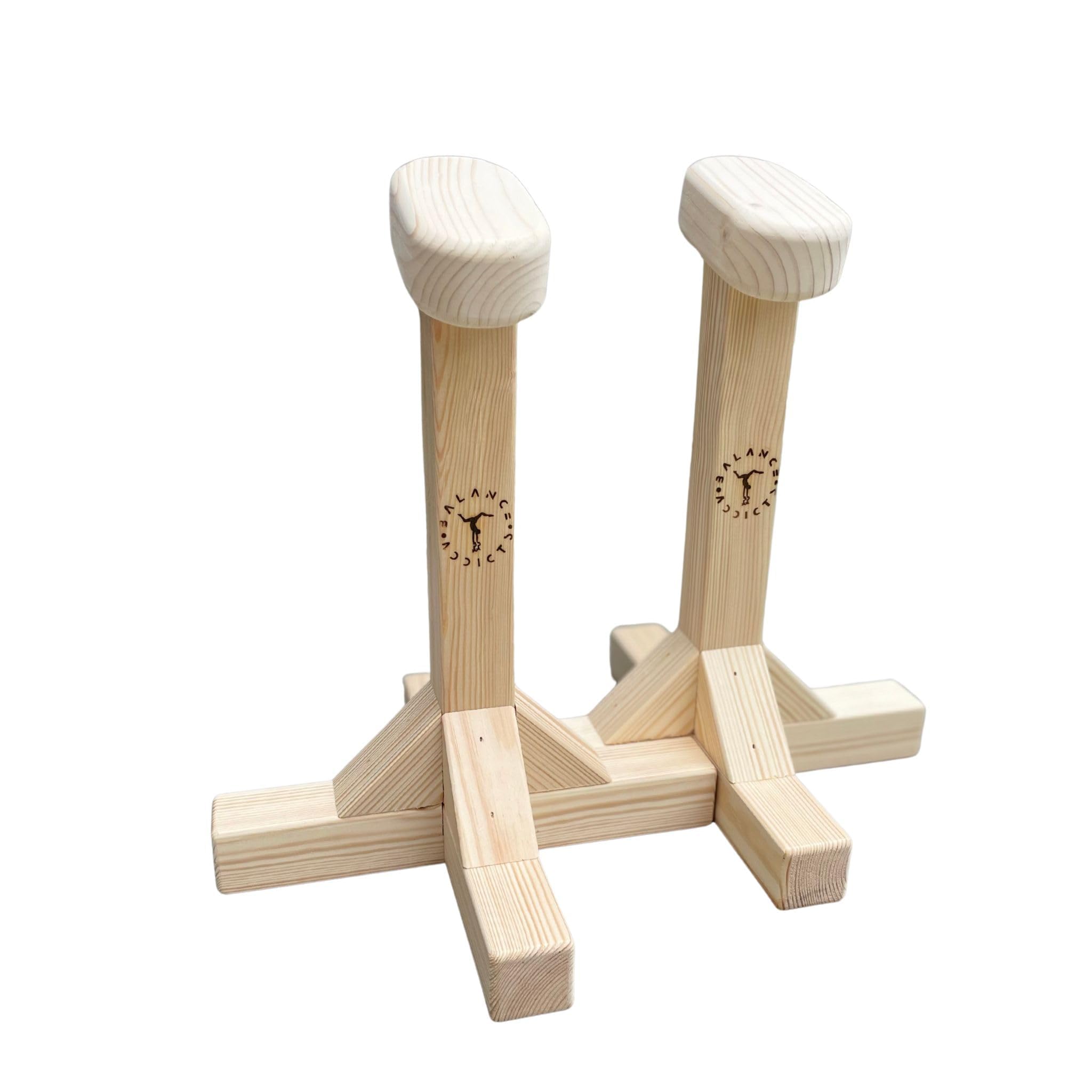 Piattaforma per ginnastica, comprensiva di gesso liquido, pali acrobatici e blocchi verticali, per ginnasti