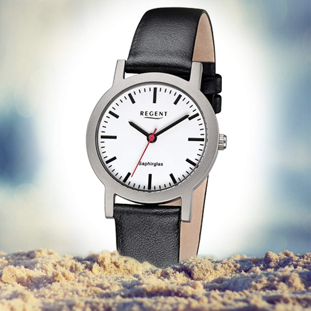 REGENT F1108 Bahnhofsuhr für Damen mit Saphirglas aus Titan mit Lederarmband