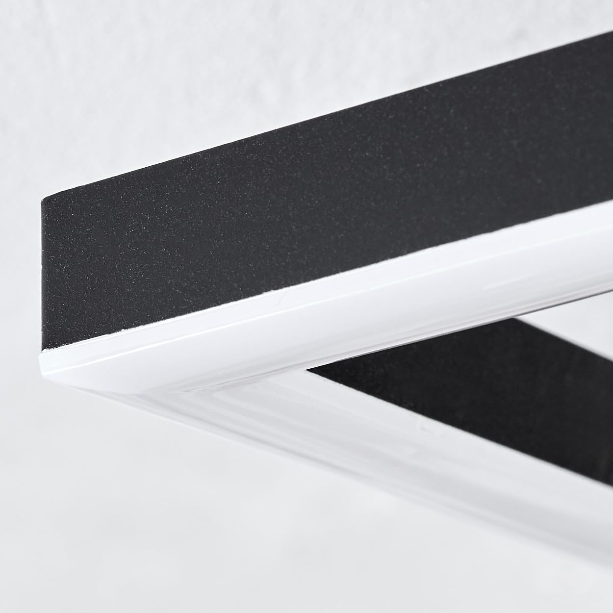HOFSTEIN LED Deckenleuchte Ellekilde, Deckenlampe aus Metall/MDF/Kunststoff in Schwarz/Holzoptik/Weiß, 12W, 3000 Kelvin, Leuchte im modernen Design für Schlafzimmer, Esszimmer, Wohnzimmer, Küche, Flur
