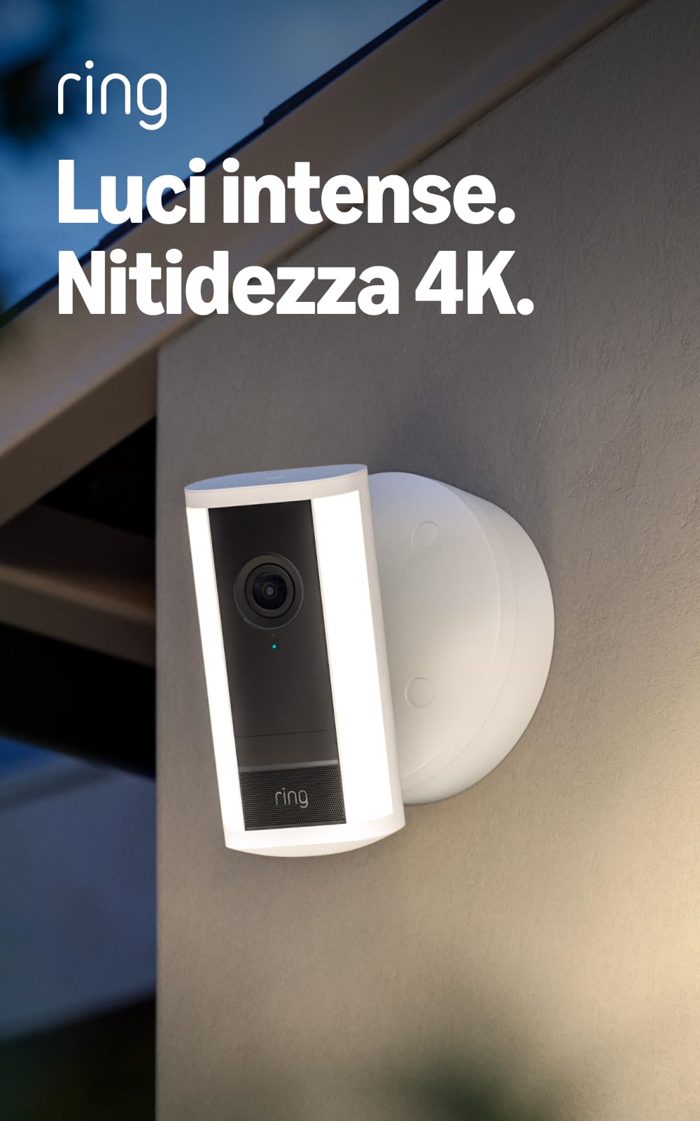 Ring videocamera Pro con faretti cablata (Spotlight Cam Pro, ultimo modello) | Videocamera di sicurezza per esterni | Retinal 4K, Zoom 10x, 600 lumen | Prova gratuita di 30 giorni del piano Ring