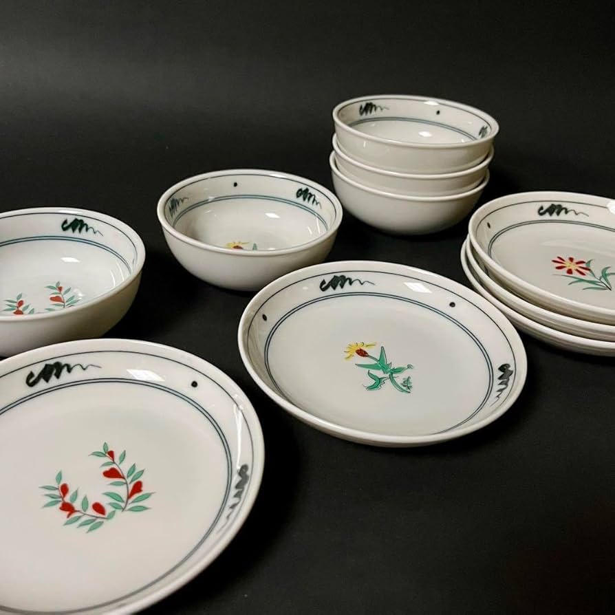 有田焼　泰山窯　ざくろ柄　深鉢×1 三つ足小鉢×5 セット 有田焼 泰山窯 ざくろ柄 深鉢×1 三つ足小鉢×5 セット