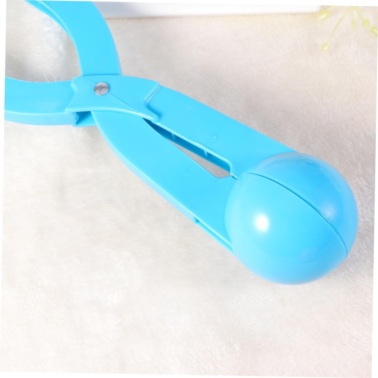 ibasenice 3Pcs Plastic Maker for Outdoor Play Snow Random Colors for Winter Fun and Snow Games