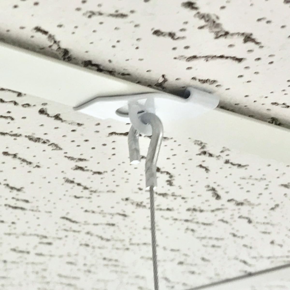 100 clip da soffitto con occhiello per guide Odenwald, adatte per soffitti a griglia senza foratura, con occhiello, colore: bianco
