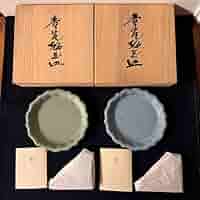 弓野窯　人間国宝　中島宏　青磁輪花　青磁　皿　2枚　中島ブルー Amazon.co.jp: 弓野窯 人間国宝 中島宏 青磁輪花 青磁 皿 2枚