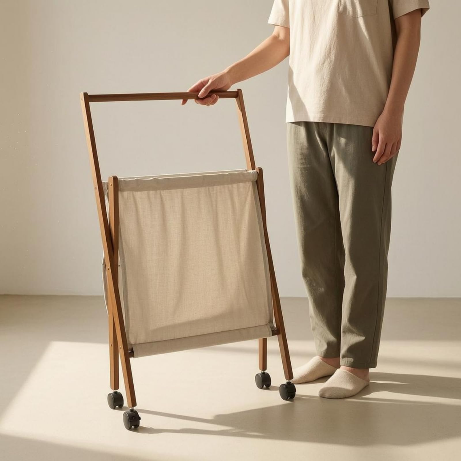 Cesto Portabiancheria Pieghevole Carrello Biancheria Cesto Bucato Contenitore Lavanderia Organizer con Struttura in Bambù Finiture in Similpelle Sacco