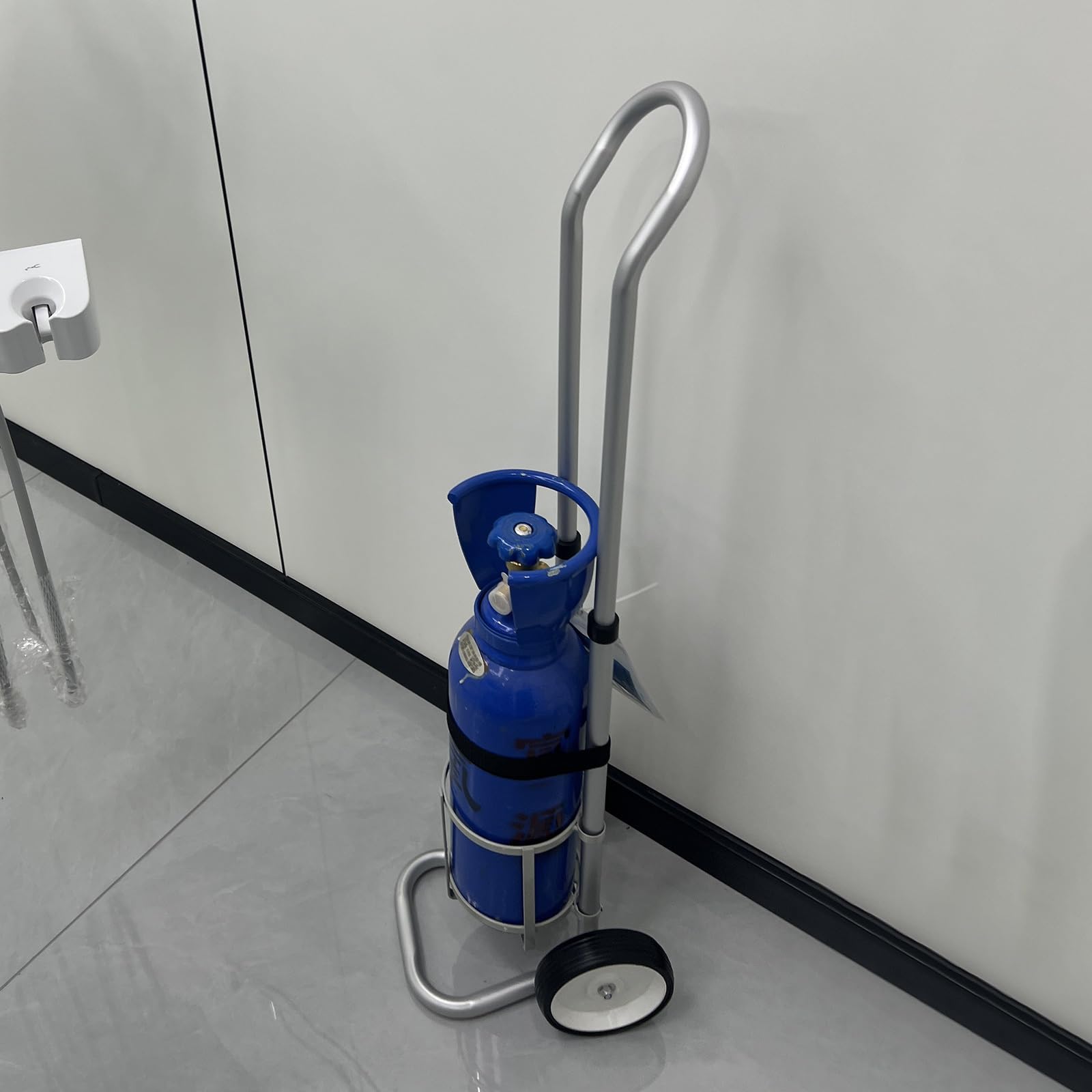 Carro cilíndrico de oxígeno médico de aluminio, carrito con ruedas para tanque de gas, tanques de hidrógeno de nitrógeno de CO2, portador de cilindro de gas resistente con cadenas y ruedas de fijación