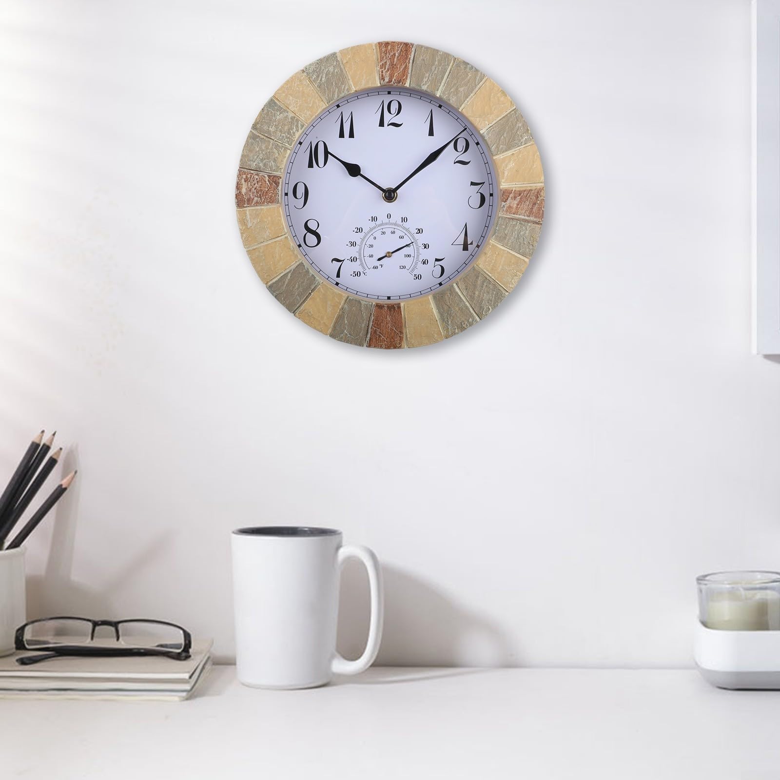 Orologio da parete silenzioso da 25,4 cm, con termometro, resistente alle intemperie, grado di protezione IP44, per interni ed esterni, corpo in resina, numeri trasparenti (stile 1)