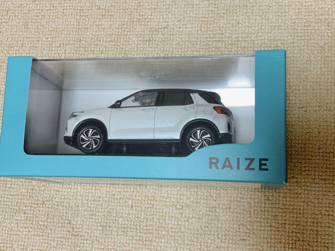 トヨタ ライズ カラーサンプル 白黒ツートン ディーラー非売品】トヨタ ライズ カラーサンプル 白黒 ツートン