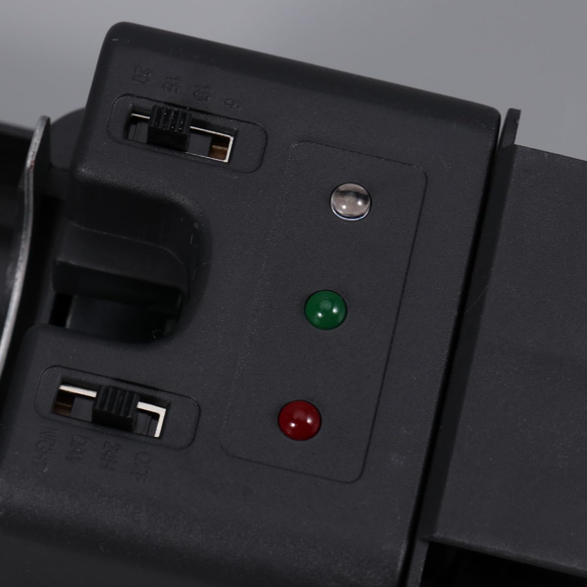 Automatischer Aerosolspender aus Abs in Schwarz für Toiletten