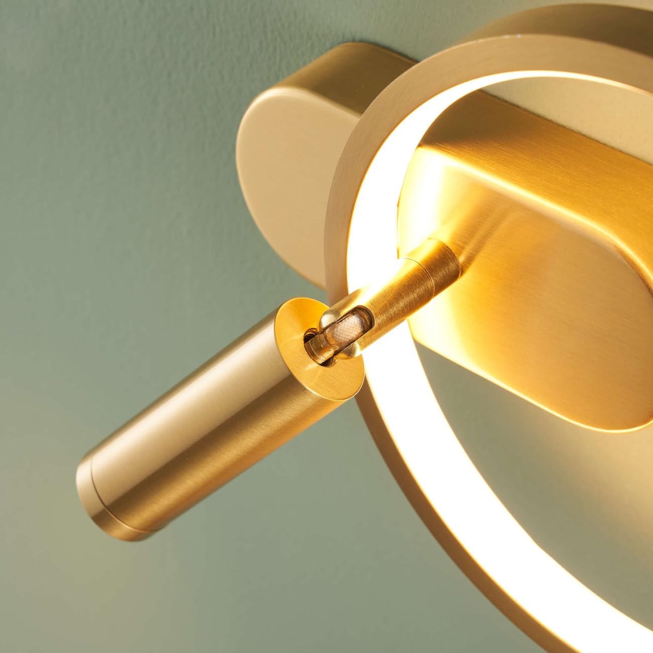 KOSILUM – Aplique dorado doble luz con lector centrado – Lona – Luz blanca cálida iluminación salón dormitorio cocina pasillo – 1650 lm – LED integrado – IP20