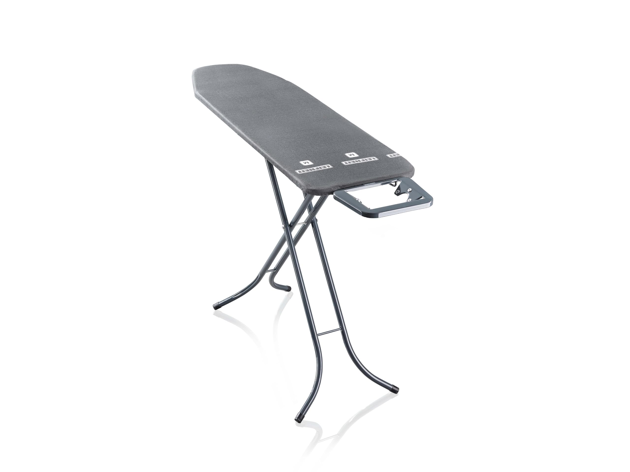 Leifheit Bügelbrett Classic M Black, Bügeltisch mit Fläche bis 120 x 38 cm | Kompakter Bügeltisch in Anthrazit, 69-88 cm verstellbar, feste Metall-Bügeleisenablage, Transportsicherung, schwarz