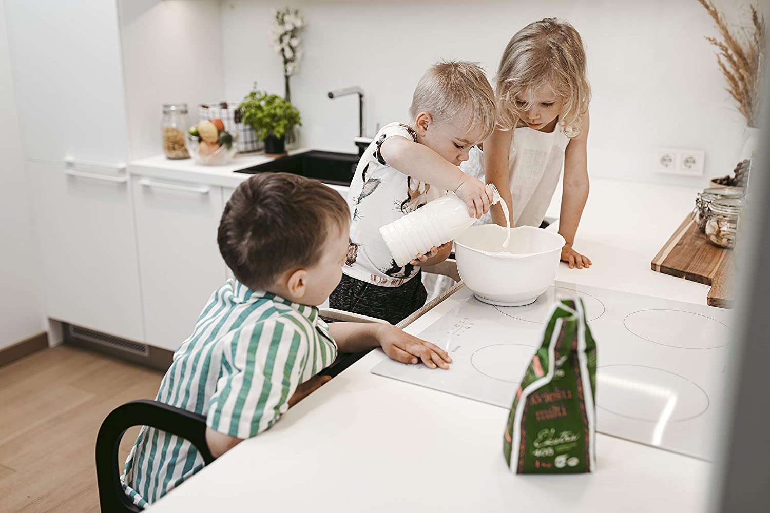 Torretta pieghevole con seduta, altezza in piedi 45 cm, Sgabello, sgabello pieghevole, torre montessoriana con seduta e tavolo pieghevole, legno betulla, verniciato UV, grigio con finiture argento