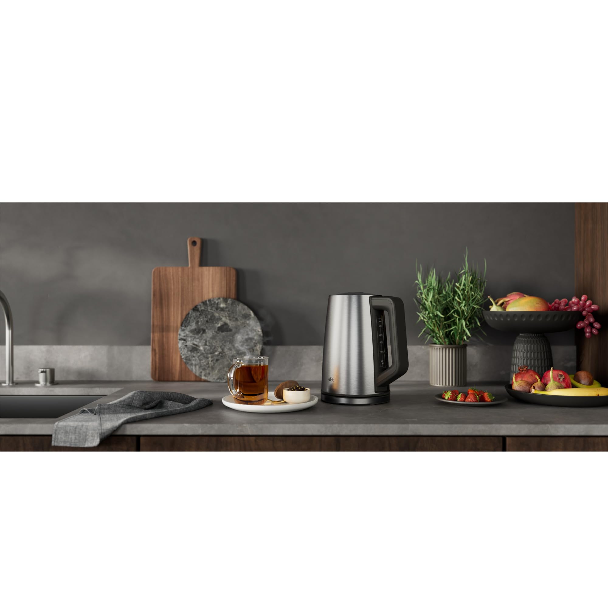 AEG Wasserkocher Deli 5, 2400 Watt, 5 Einstellbare Temperaturstufen, 1,7 l, 3-fache Automatische Sicherheitsabschaltung, Anti-Tropf- und Warmhaltefunktion, Einhand-Deckelöffnung, Edelstahl, K5-1-6ST