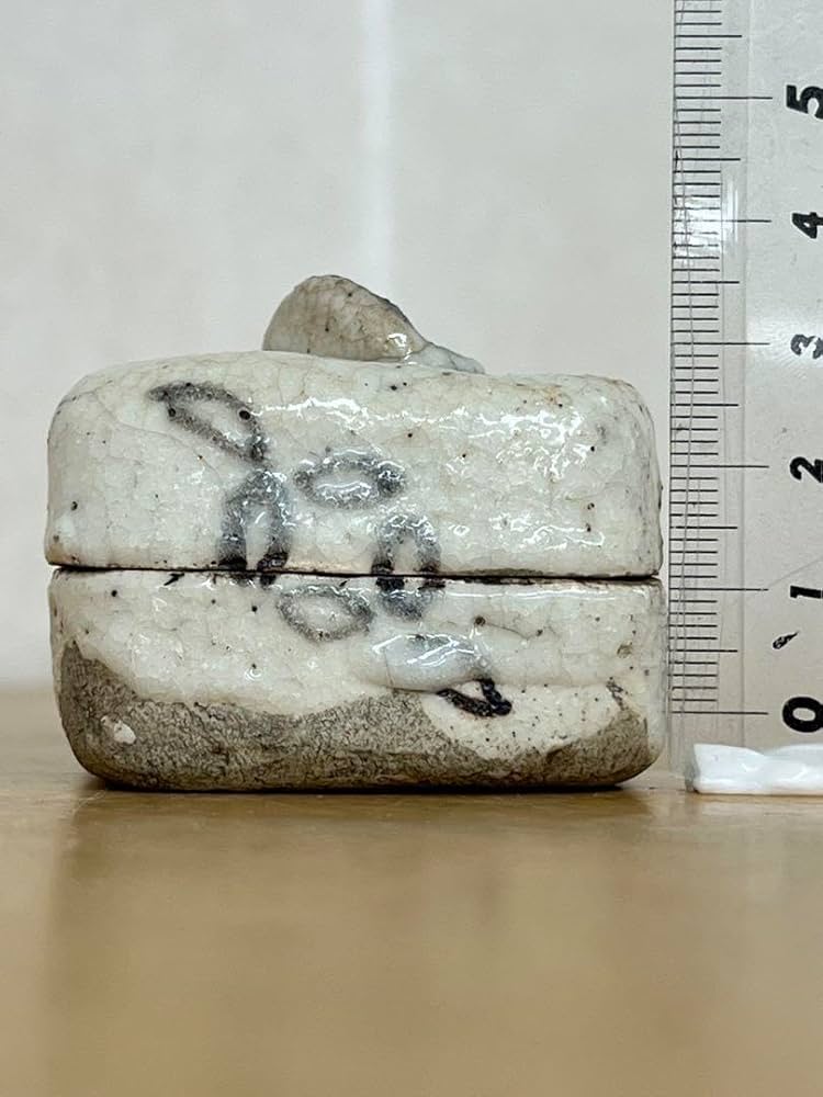 日本製　志野焼香合　アンティーク　唐物　古美術品　コレクション　骨董　江戸　青磁 Amazon.co.jp: 日本製 志野焼香合 アンティーク 唐物 古美術品