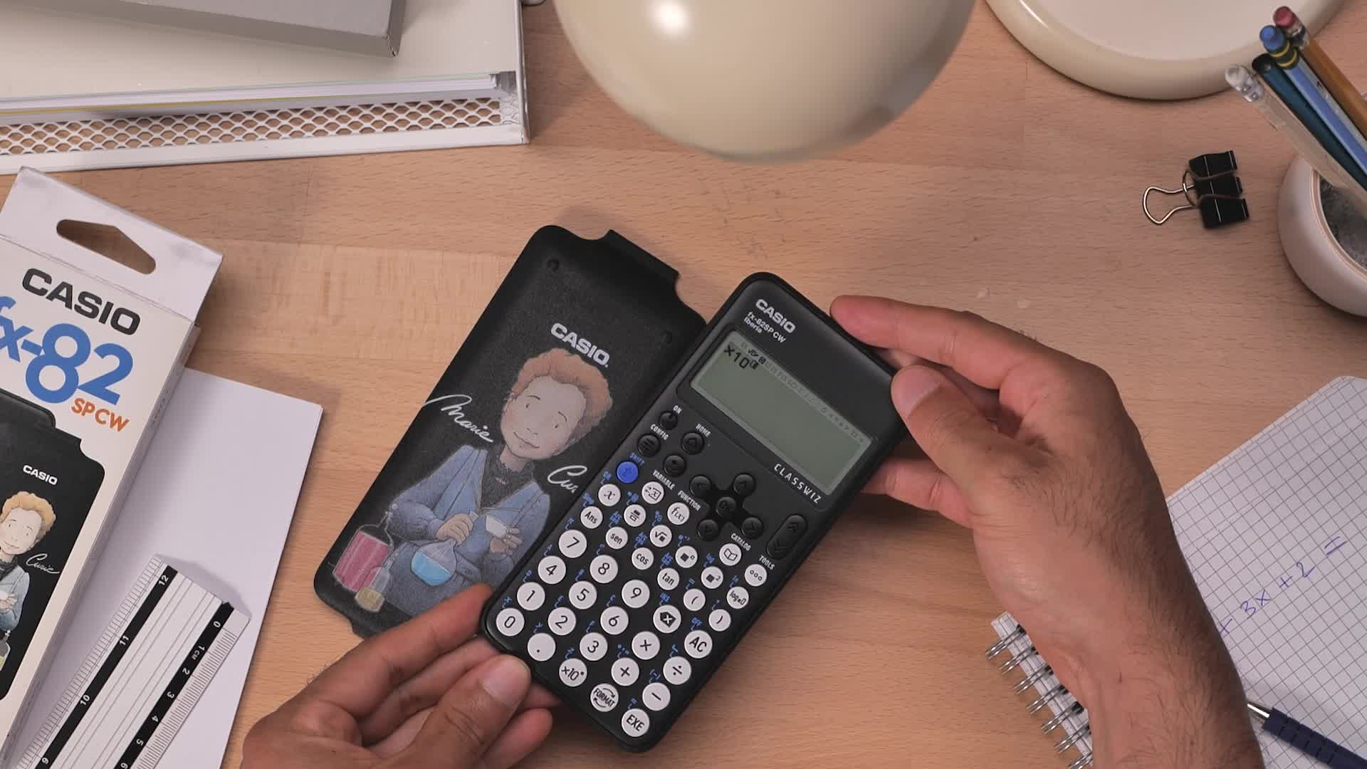 Casio FX-82SP CW - Calculadora Científica, Con Marie Curie Ilustrada Por Raquel Riba Rossy, Recomendada Para El Curriculum Español Y Portugués, 5 Idiomas, Más De 300 Funciones, Color Gris Oscuro - 11