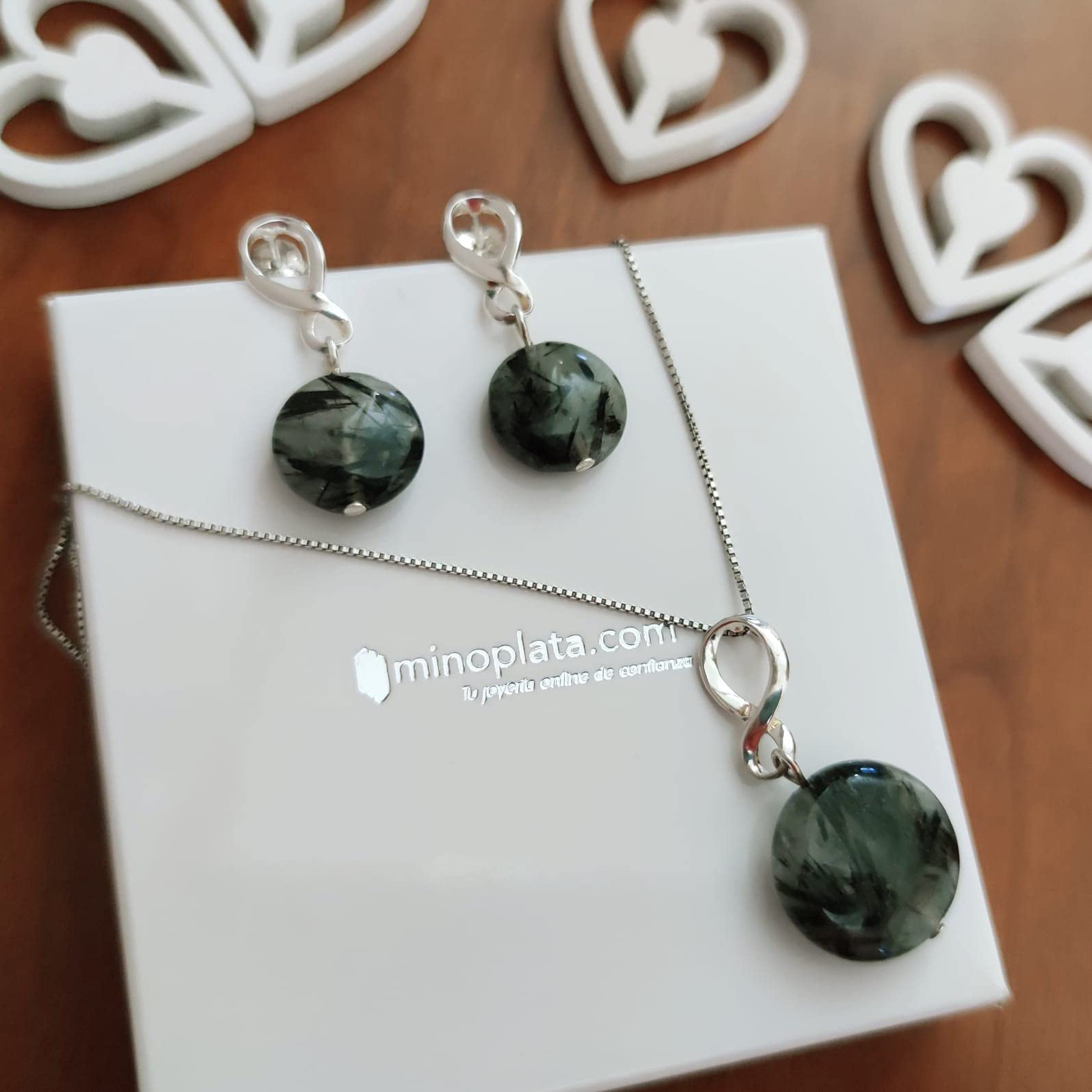 Juego Pendientes con Gargantilla de Plata y Piedra Gris es Ideal si Quieres Regalar una Joya Original a una Mujer
