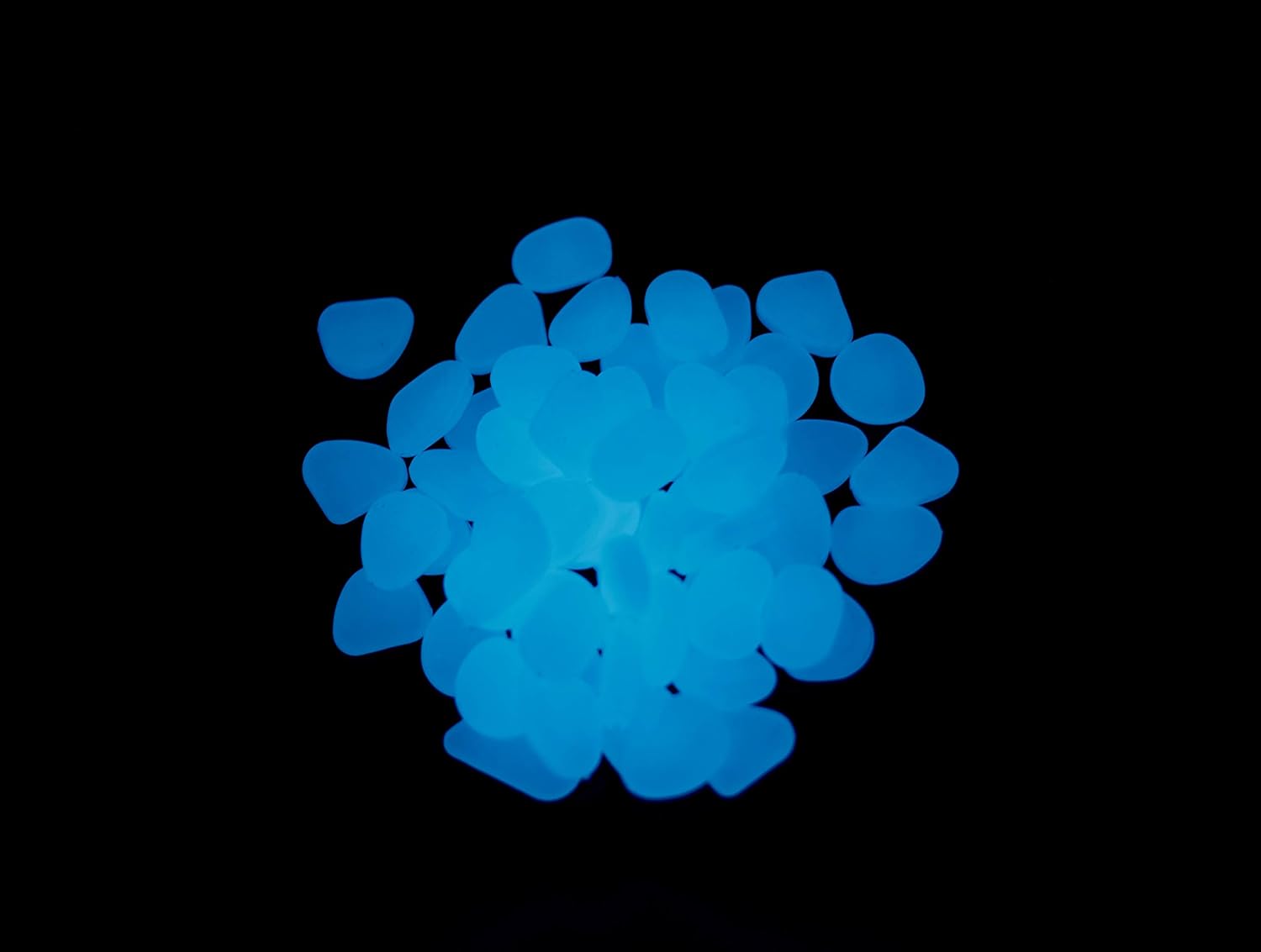 MOONSTONE 2.2lbs 480pcs White, Glow in The Dark Pebbles, Rocks, Decorative Stones, Great for Outdoor and Indoor Décor, Garden Walkway Patio, Yard Pool Fish Tank and Party DIY, Sunlight or LED Charge : Patio, Lawn & Garden