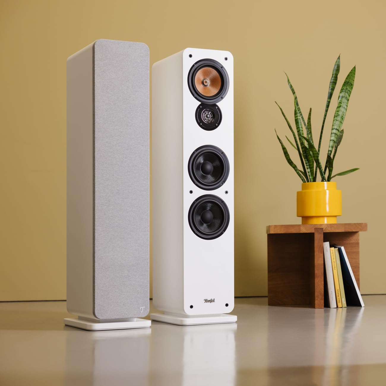 Teufel Ultima 40 Mk4 Enceintes stéréo - Paire d'enceintes colonnes Hi-FI Haut de Gamme, Tweeter Phase Plug, Double Port Bass-Reflex, Haut-Parleur médium en Kevlar tissé - Noir (Blanc)