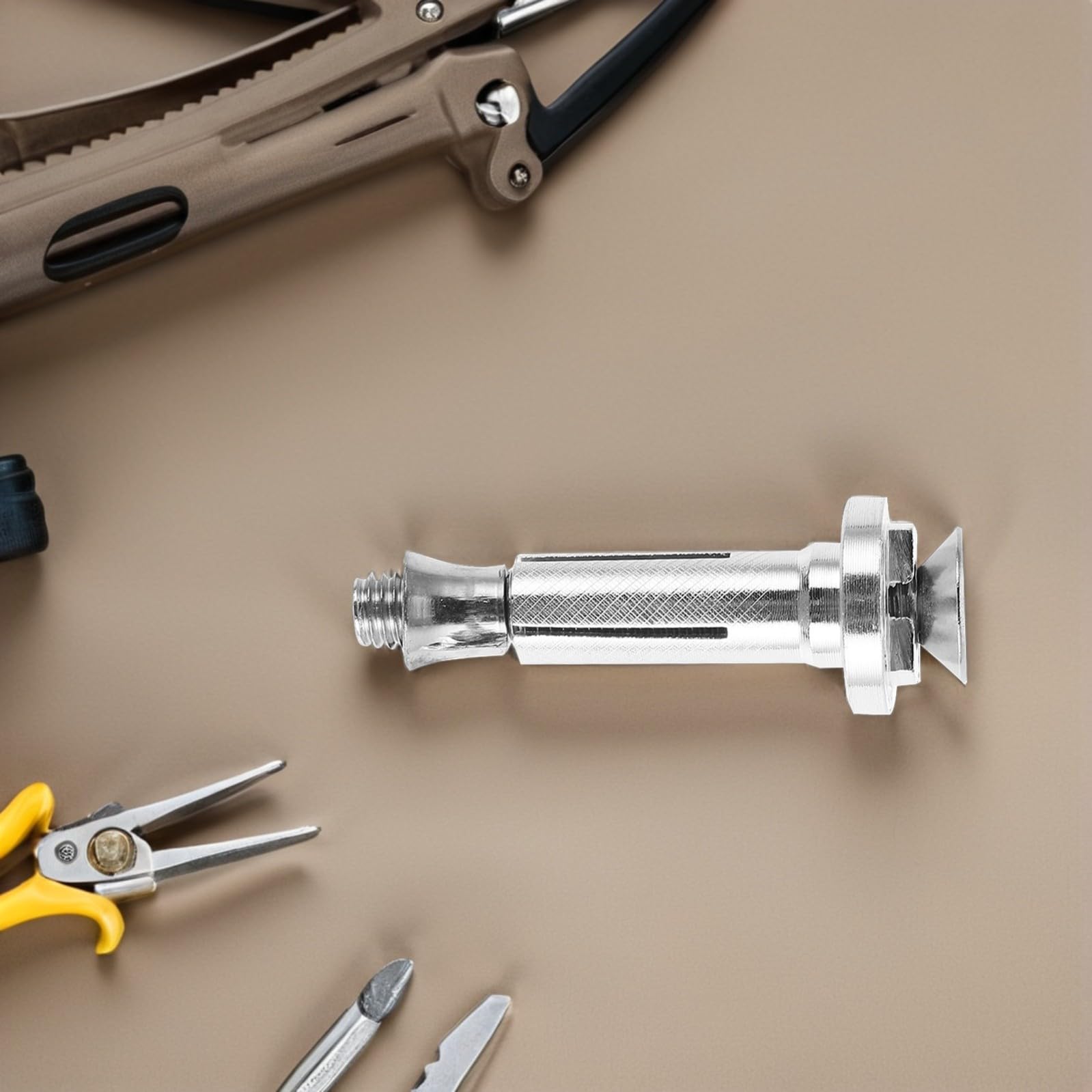 Ciieeo Kit de Montage Fixation Sécurisée 2 Vis en Aluminium Argenté Compatible Guidon 22/28mm, Accessoires Polyvalents pour Protège-mains de Moto et Quad pour Moto Tout-usage