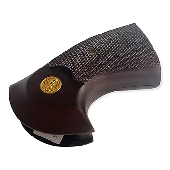 コルトパイソン木製グリップ チェック模様 金色エンブレム コルトパイソン木製グリップ チェック模様 金色エンブレム