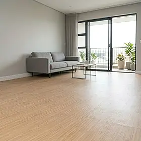 Piso Bisbel Vinílico Manta Rolo Autocolante Bege 300x60 Lavável Madeira (1)