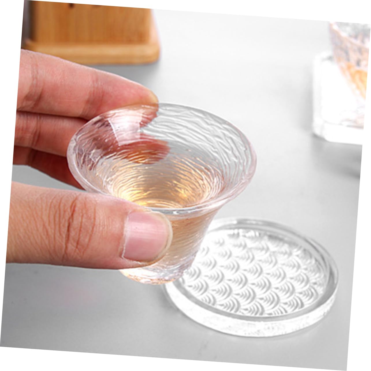 Posavasos de Vidrio Redondos 4 Piezas Patrón Ondulado | Hogar y Hotel, Resistencia al Calor y Protección contra Rayones, Formato Compacto para Mesa