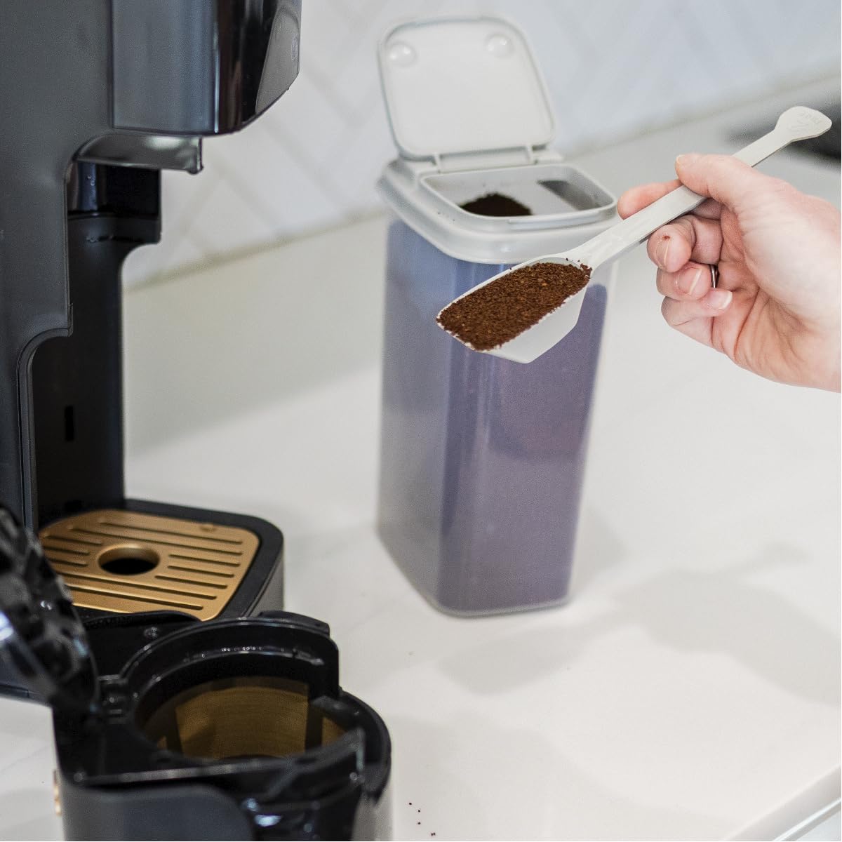 Buddeez Recipientes de plástico de varios tamaños con tapas: juego de contenedores apilables transparentes versátiles y duraderos sin BPA para cocina, manualidades, juguetes y más, juego de 10