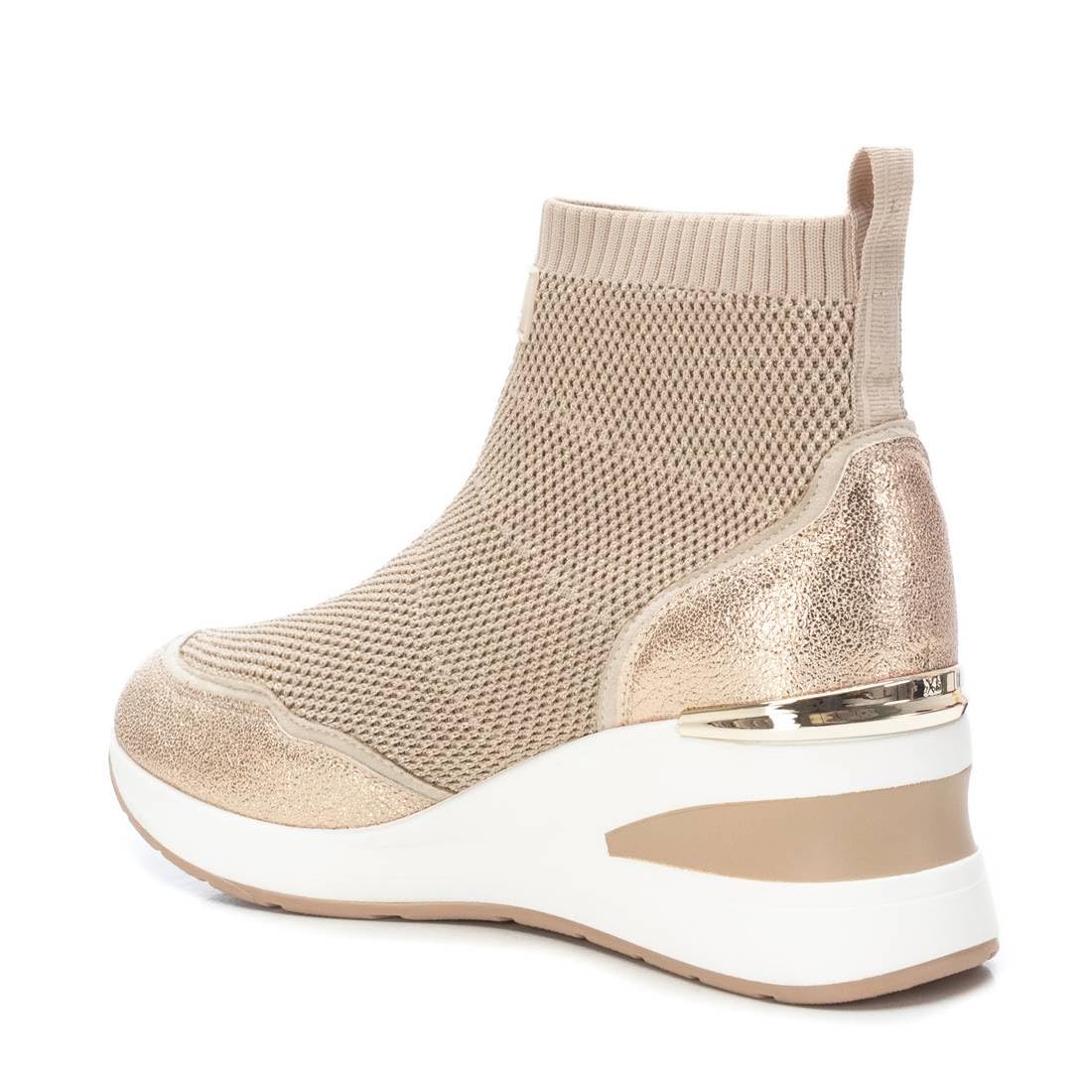 XTI - Zapatilla Mujer Beige - Calzado Cómodo y Versátil - Moda casual - Modelo 14240502 (Talla 35)