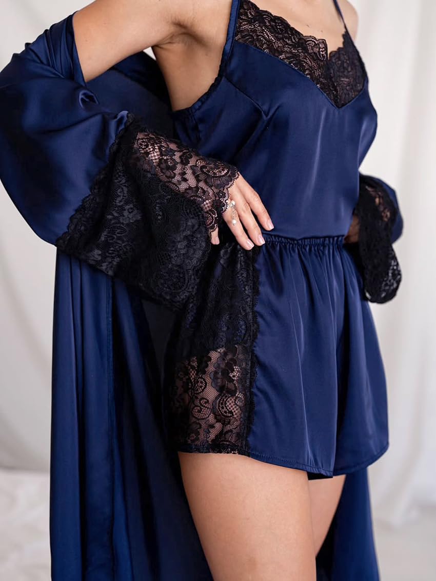 Zweiteiliger Nachtwäsche Set Completo da Donna Composto da Canotta Pantaloncini E Vestaglia A Maniche Lunghe in Raso con Finiture in Pizzo.