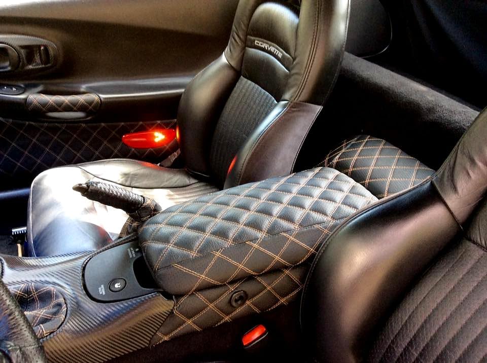 Miniatura 4 de RedlineGoods Funda de consola central compatible con Chevrolet Corvette C5 1997-04. Hecho a medida, no universal. Cuero negro italiano de primera