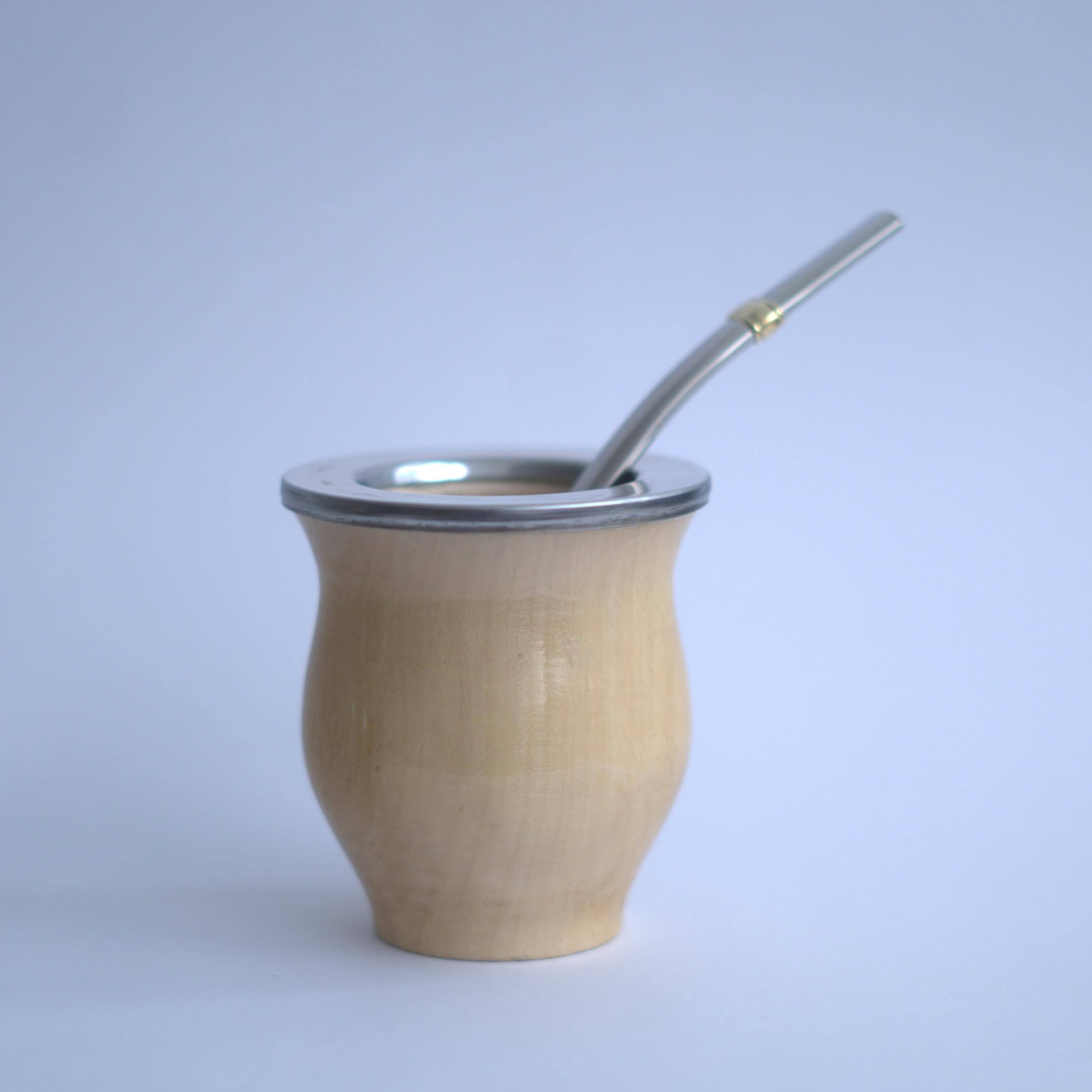 ALMA NATIVA - Mate Argentino Camionero de Algarrobo Brilloso – Artesanal – Virola de Acero – Bombilla Chata Pico Curvo con Anillo de Bronce + Porta Yerba – Hecho en Argentina