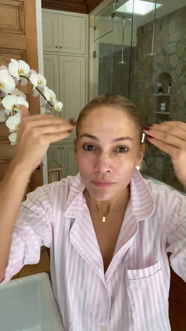Amazon.com: JLO Beauty That Big Screen Broad Spectrum SPF 30