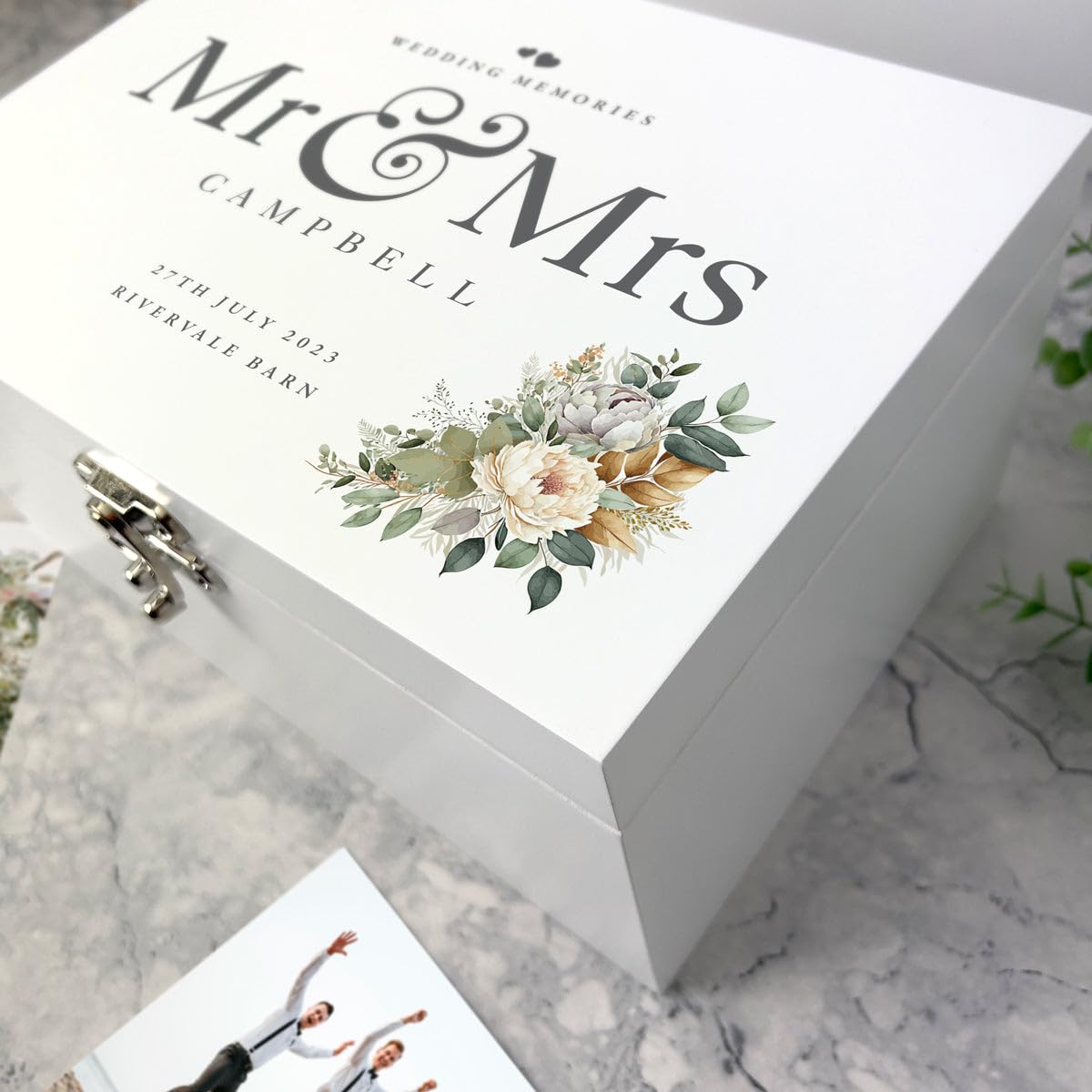 Caja de recuerdos de boda personalizada de madera blanca con flores bohemias | Apellido, lugar y fecha | regalo de boda | 22 x 15 x 10 cm