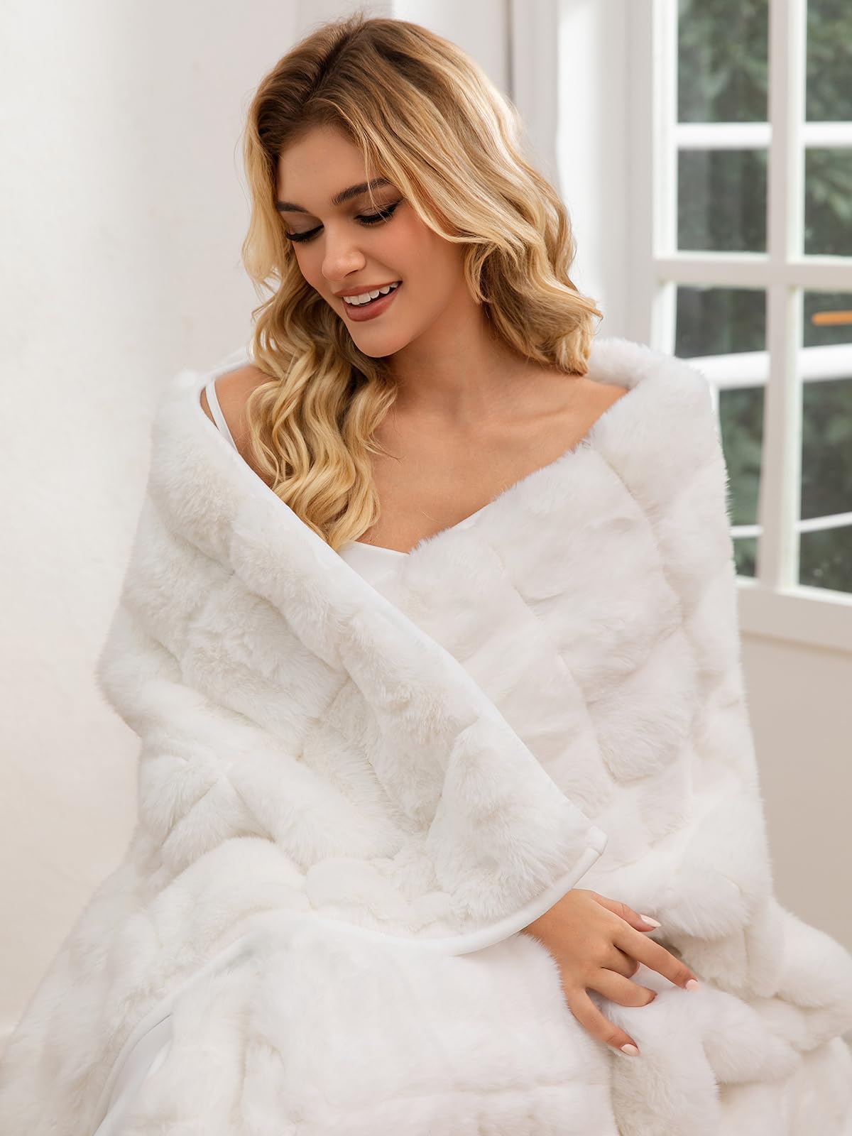 Satwip Weighted Blanket for Adults, Queen Size Soft Fluffy Faux Fur Weighted Throw Blanket for Anxiety 15 lbs, 60 x 80 inches, Cream White