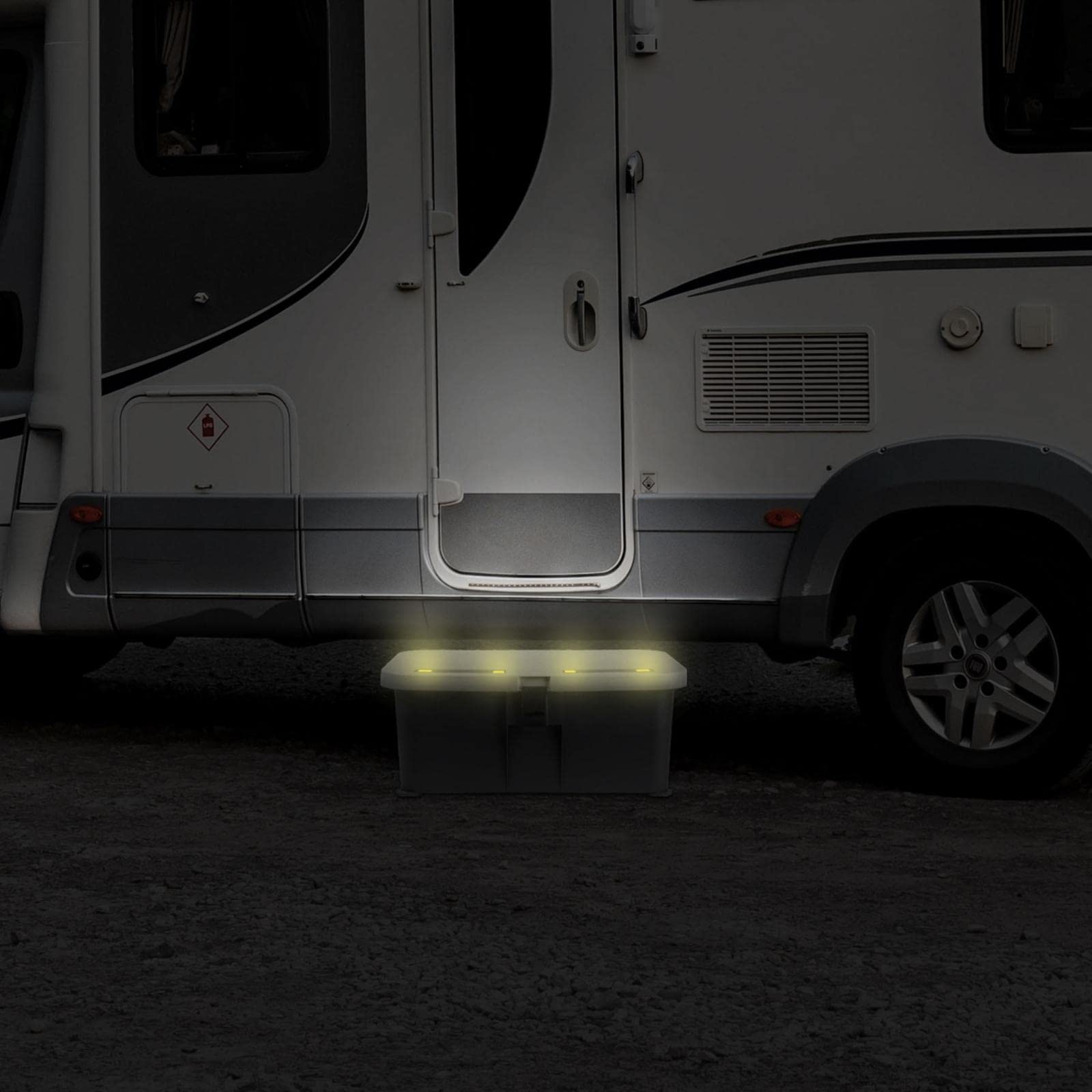 BRUNNER: 2-in-1 Camping Trittstufe; Aufbewahrungsbox für Wohnmobil & Wohnwagen (24-cm hoch), Steighilfe BOXSTEP - rutschfest, Wasserdicht, Beleuchtet; Belastbar bis 150-kg