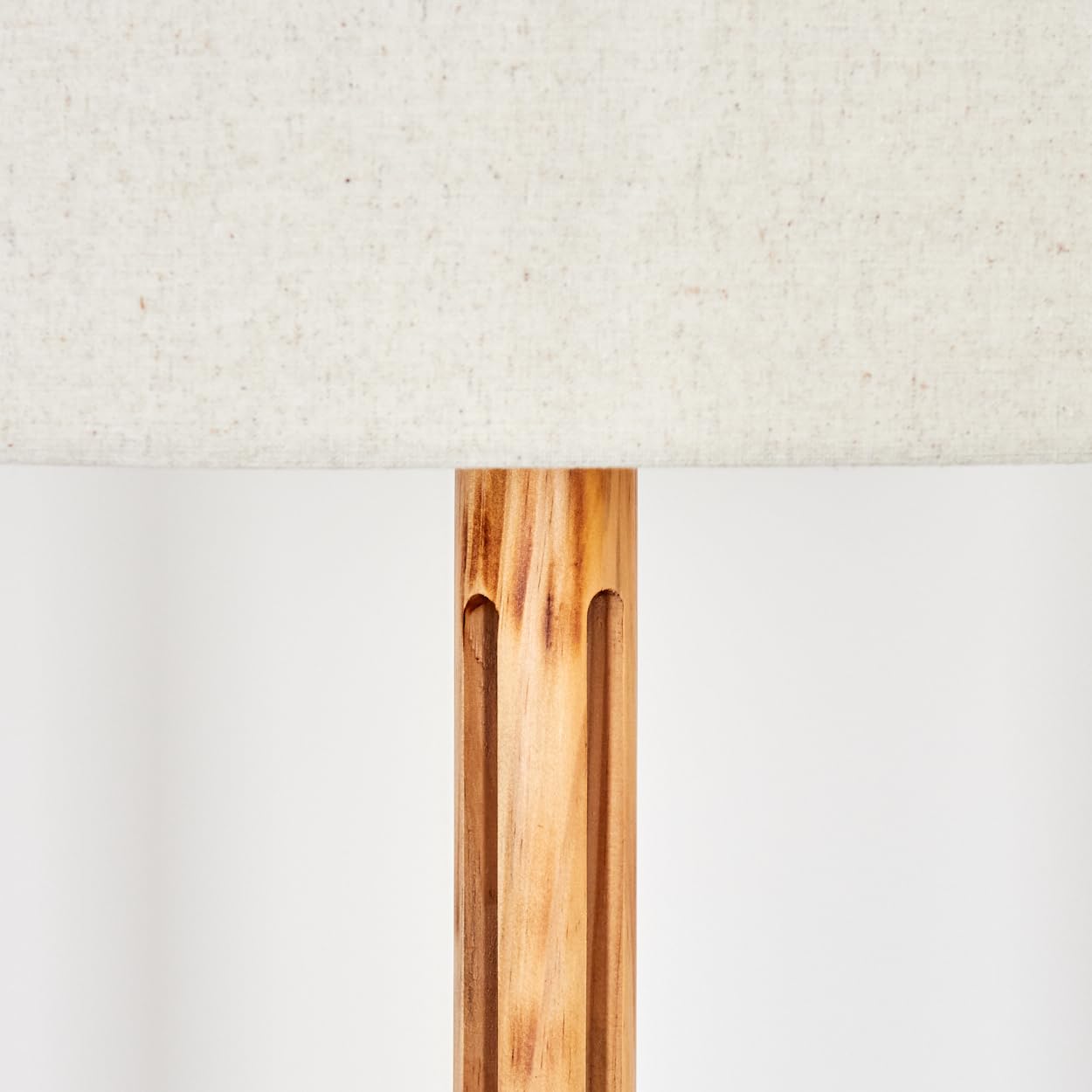 HOFSTEIN Stehleuchte Flemming, Stehlampe aus Holz im modernen Boho-Design, Schirm aus Stoff, Ø 50 cm, 158 cm, E27, mit Fußschalter - Wohnzimmer, Schlafzimmer, Esszimmer, Flur